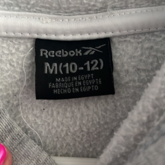 1 hoodie and 1 short sleeve shirt both Reebok - Picture 3 of 6